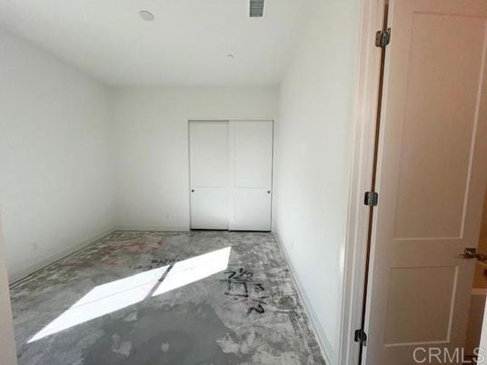 Empty room, Interior