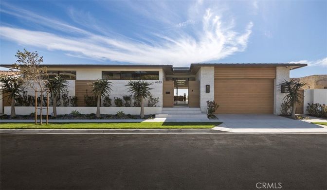Attached, Exterior, Facade, Modern