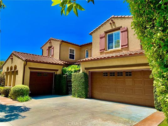Attached, Exterior, Facade, Mediterranean