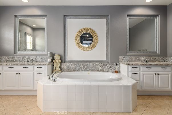 Bathroom, Dual Sink Vanities, Interior, Recessed Lighting