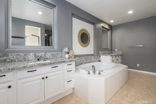 Bathroom, Dual Sink Vanities, Interior, Recessed Lighting