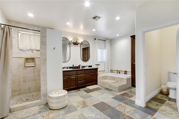 Bathroom, Dual Sink Vanities, Interior, Recessed Lighting