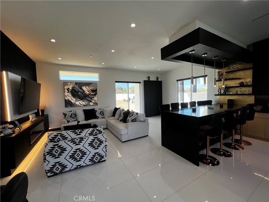 Interior, Living room, Pendant Lights, Recessed Lighting