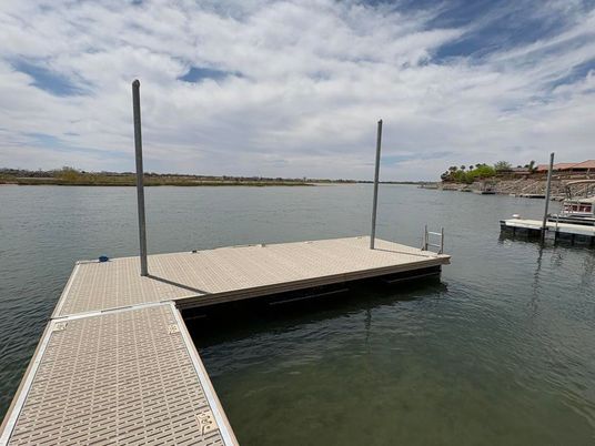 Exterior, Lake