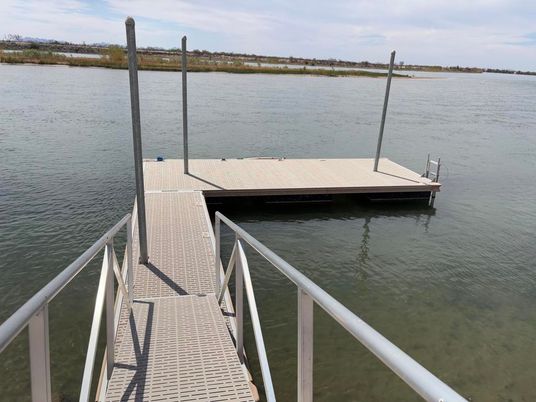Exterior, Lake