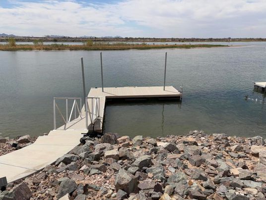 Exterior, Lake