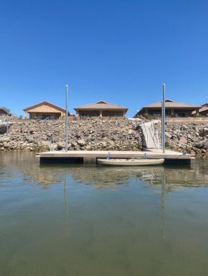 Exterior, Lake