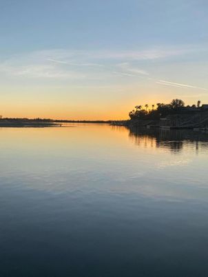 Exterior, Lake
