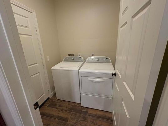 Interior, Utility Closets, Washer, Wood Texture Flooring