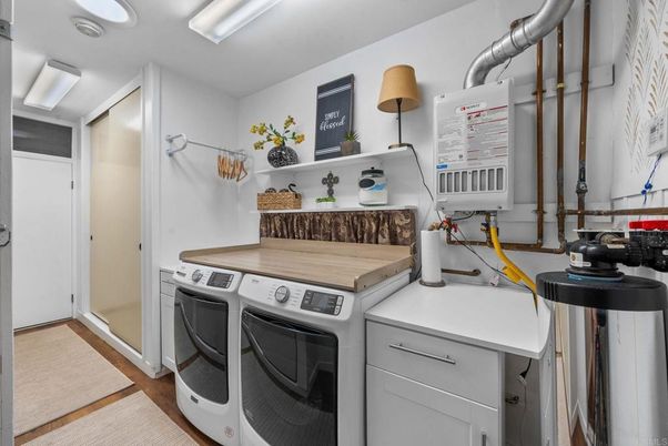 Interior, Washer, Wood Texture Flooring