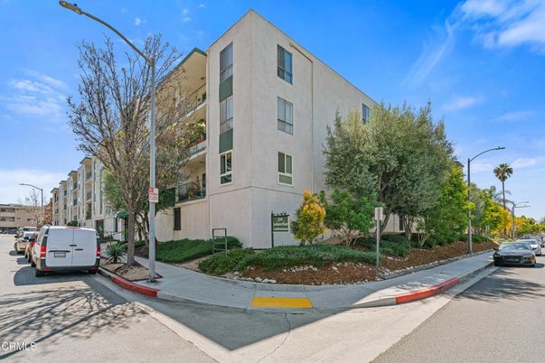 Exterior, Facade, Condo Building