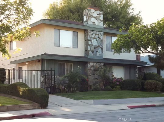 Exterior, Facade, Modern