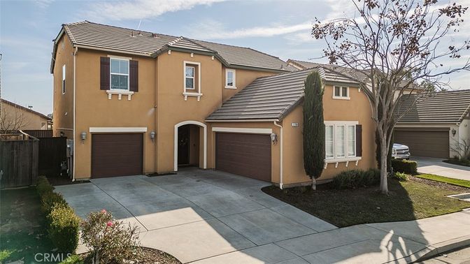 Attached, Exterior, Facade, Mediterranean
