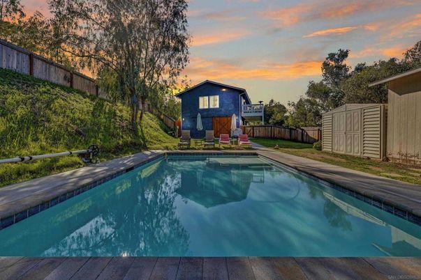 Exterior, Pool