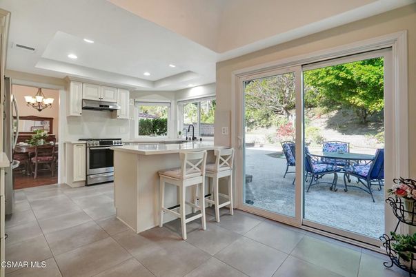 Chandelier, Dining room, Interior, Kitchen, Recessed Lighting, Stainless Steel Appliances