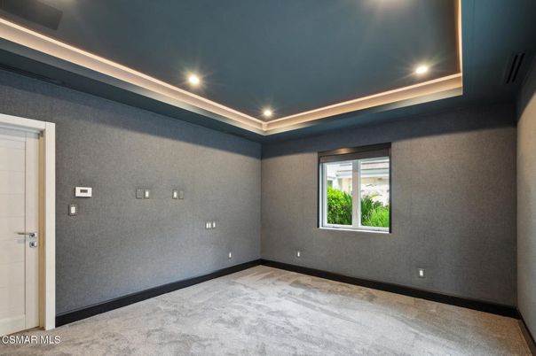 Empty room, Interior, Recessed Lighting