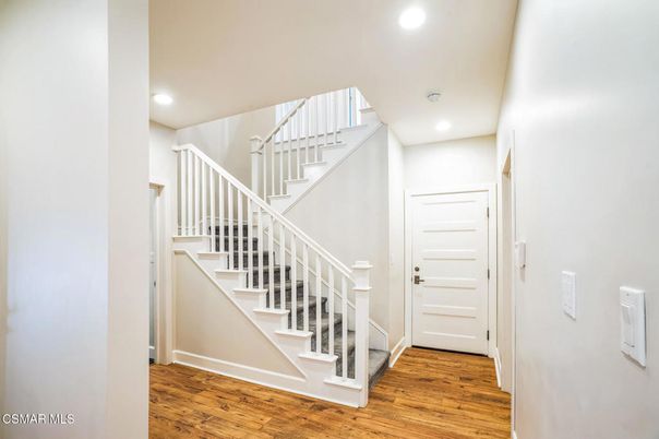 Interior, Recessed Lighting, Wood Texture Flooring