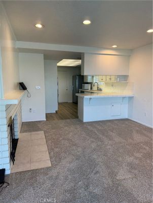 Fireplace, Interior, Kitchen, Recessed Lighting
