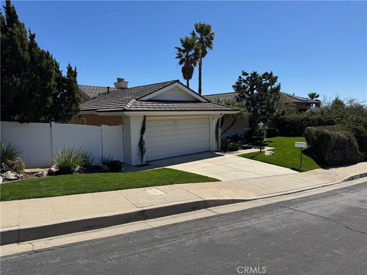 Attached, Exterior, Facade, Mediterranean