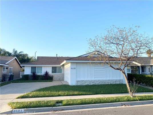 Attached, Exterior, Facade, Ranch