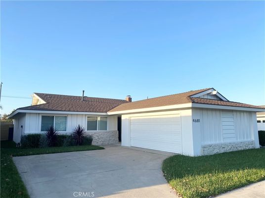 Attached, Exterior, Facade, Ranch