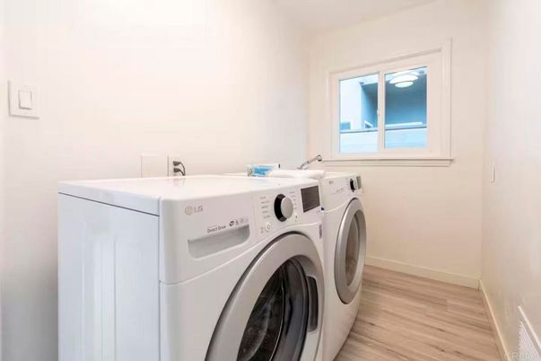 Interior, Washer, Wood Texture Flooring