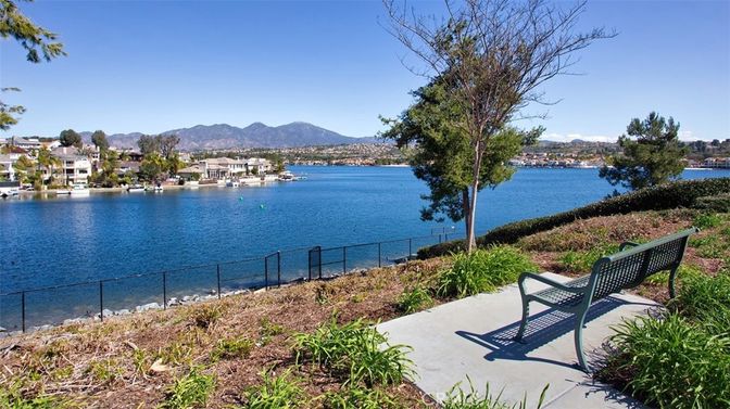 Exterior, Lake