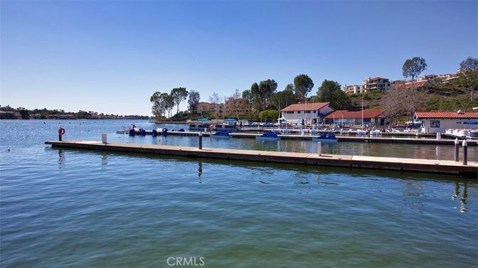 Exterior, Lake