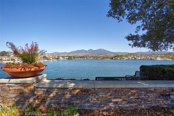 Exterior, Lake