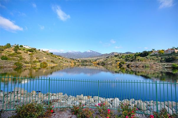 Exterior, Lake