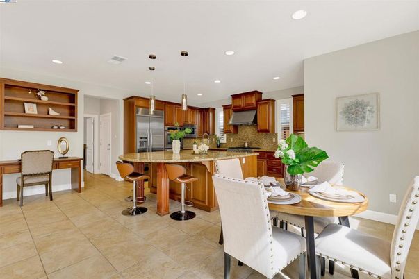 Dining room, Interior, Kitchen, Pendant Lights, Recessed Lighting, Stainless Steel Appliances