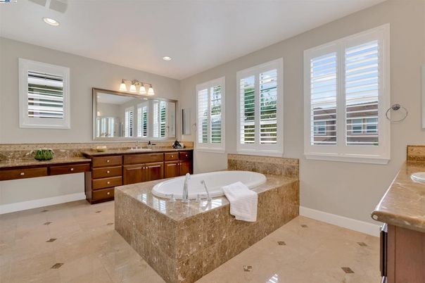 Bathroom, Dual Sink Vanities, Interior, Recessed Lighting