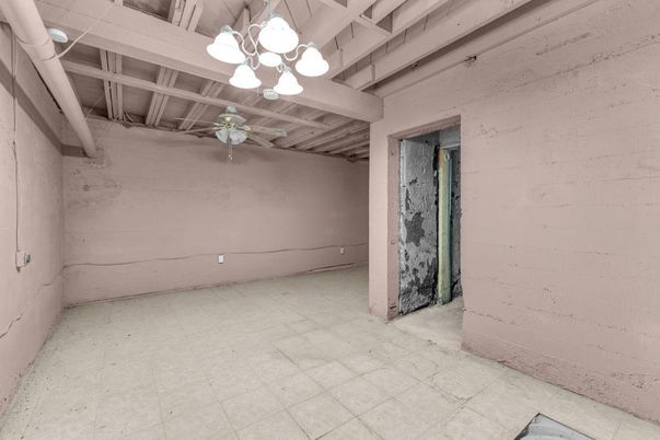 Empty room, Interior, Pendant Lights, Wooden Beams
