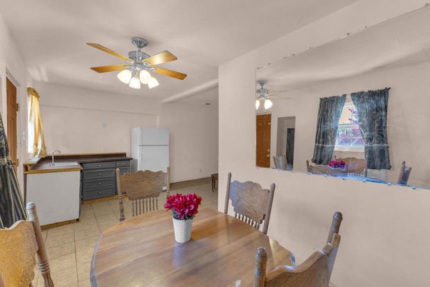 Dining room, Interior