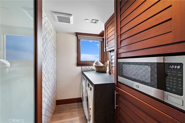 Interior, Washer, Wood Texture Flooring