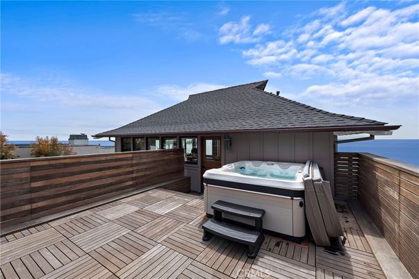 Exterior, Hot Tub, Water
