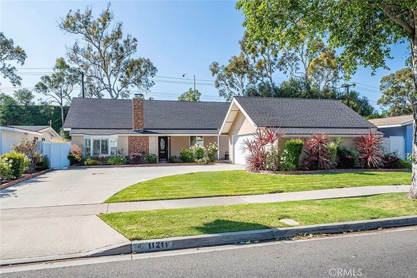 Attached, Exterior, Facade, Ranch