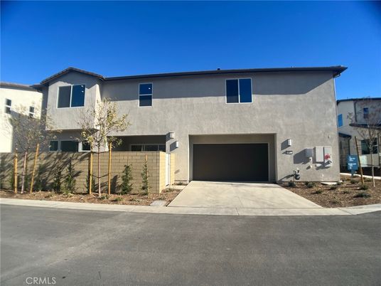 Attached, Exterior, Facade, Modern