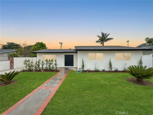 Backyard, Exterior, Facade, Ranch