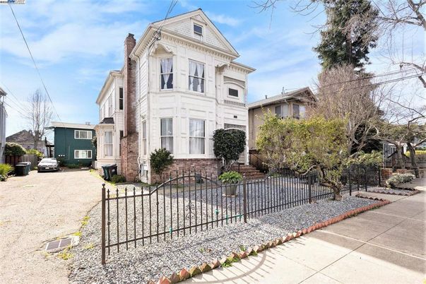 Exterior, Facade, Brick Facade, Queen Anne Victorian