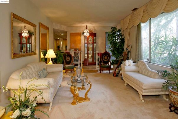 Chandelier, Interior, Living room