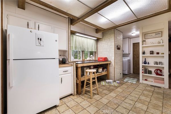 Interior, Kitchen, Stone Walls, Washer