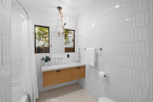 Bathroom, Interior, Pendant Lights
