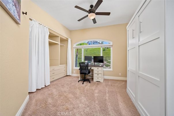 Home Office, Interior