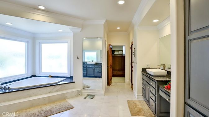 Bathroom, Interior, Recessed Lighting