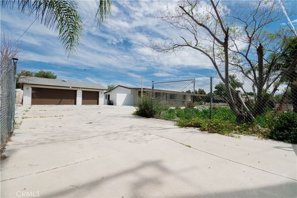 Detached Garage, Exterior