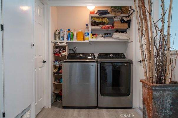Interior, Washer, Wood Texture Flooring