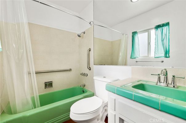 Bathroom, Interior, Recessed Lighting, Tile Countertops