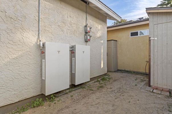 Elevator, Exterior