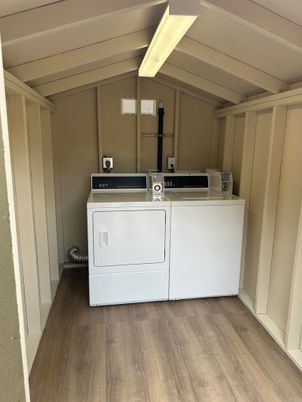 Interior, Washer, Wood Texture Flooring